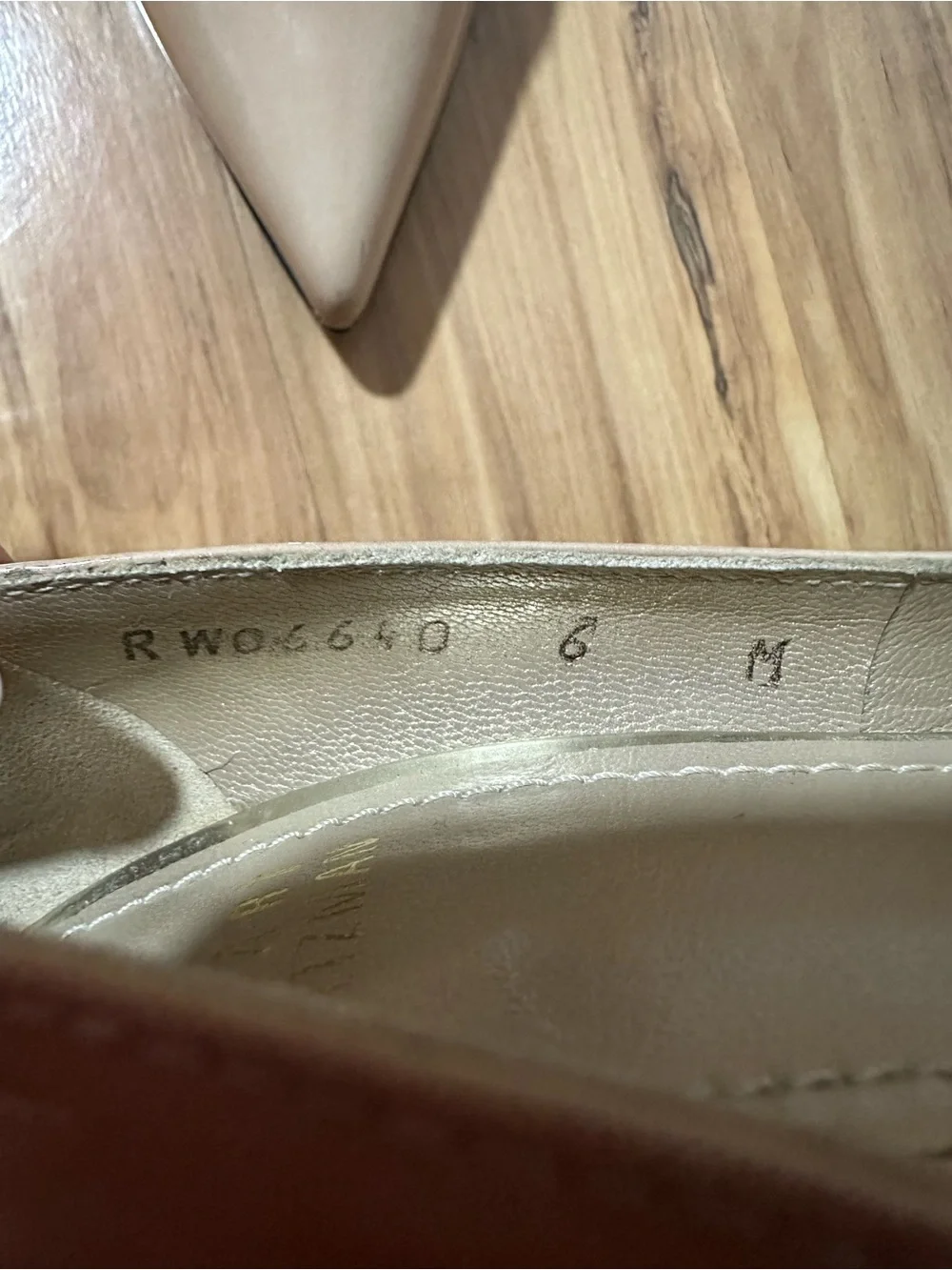 Stuart Weitzman Nude Patent Leather Pointed Toe Stiletto Pumps Size 6M